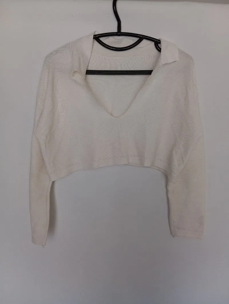 White Crop Top Lengan Panjang Berkerah photo 1
