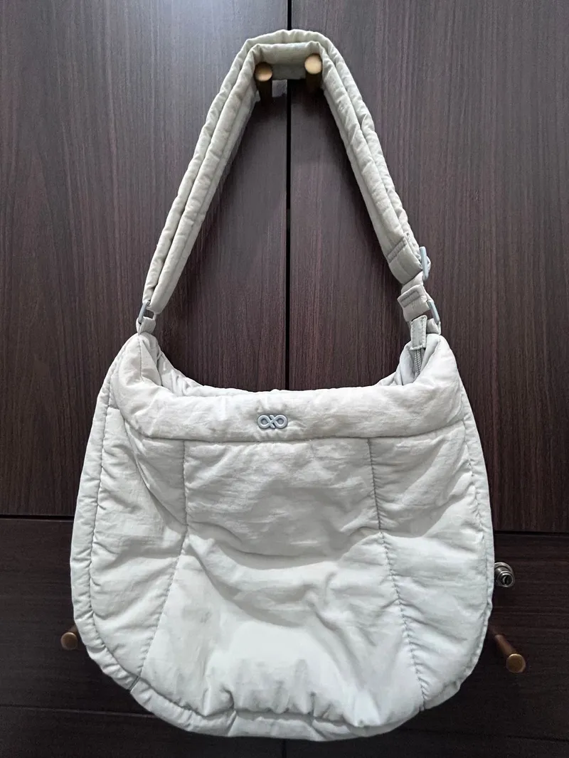 Minimalist Casual Shoulder bag Wanita white photo 1