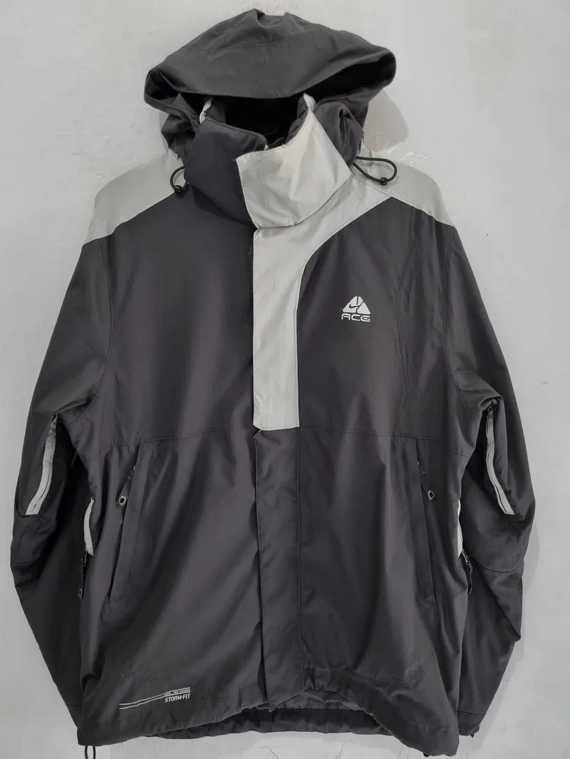 Nike ACG Vintage Windbreaker Pria gray photo 1