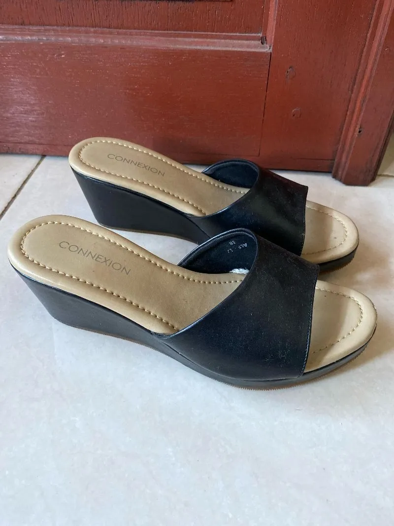 Sandal Wedges Connexion Black - Preloved Good Condition photo 1