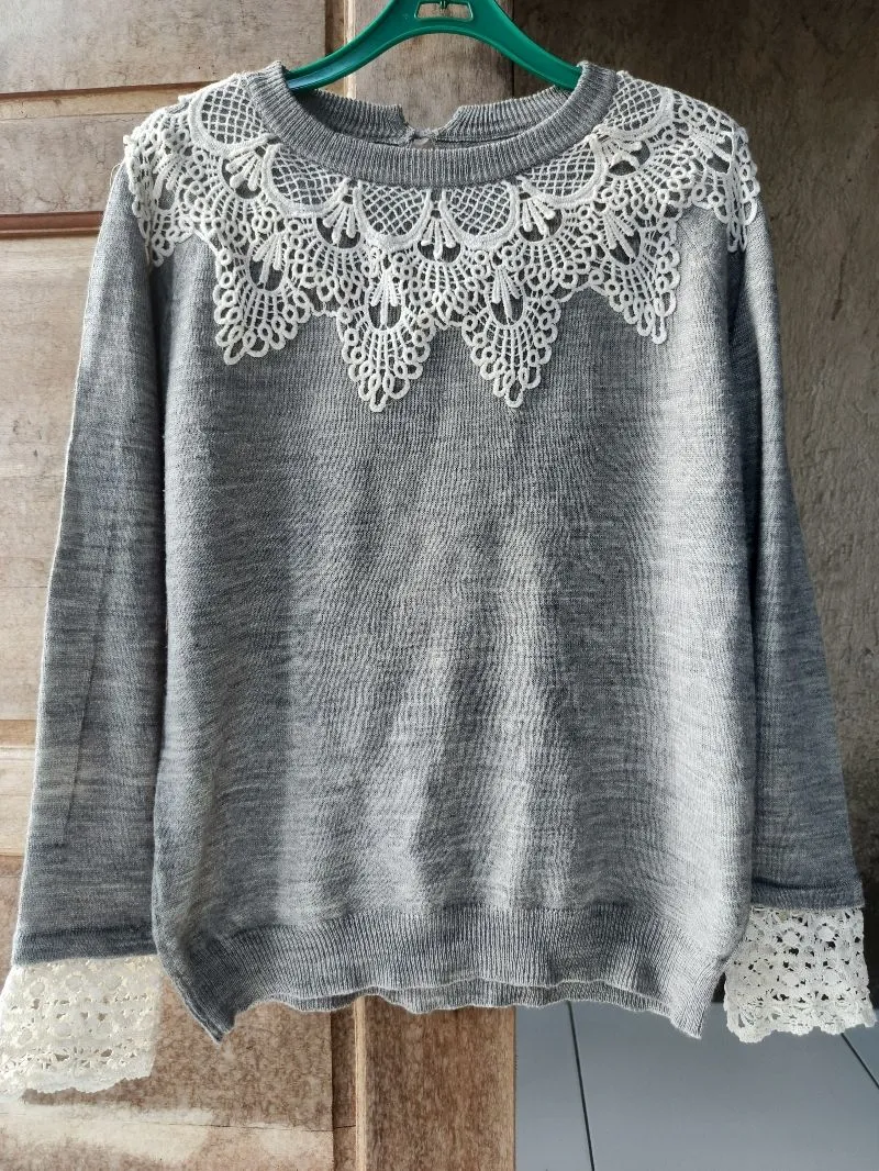 Sweater abu kombinasi brukat  photo 1