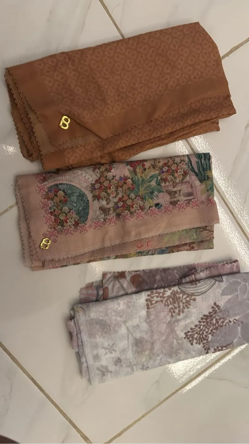 Preloved Buttonscarve photo 1