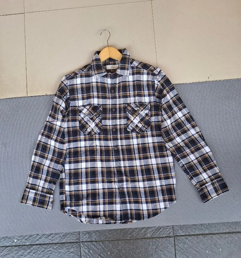 READY KEMEJA FLANNEL FAMOCK CERAH SEPERTI BARU
SIZE TAG L
LD photo 1