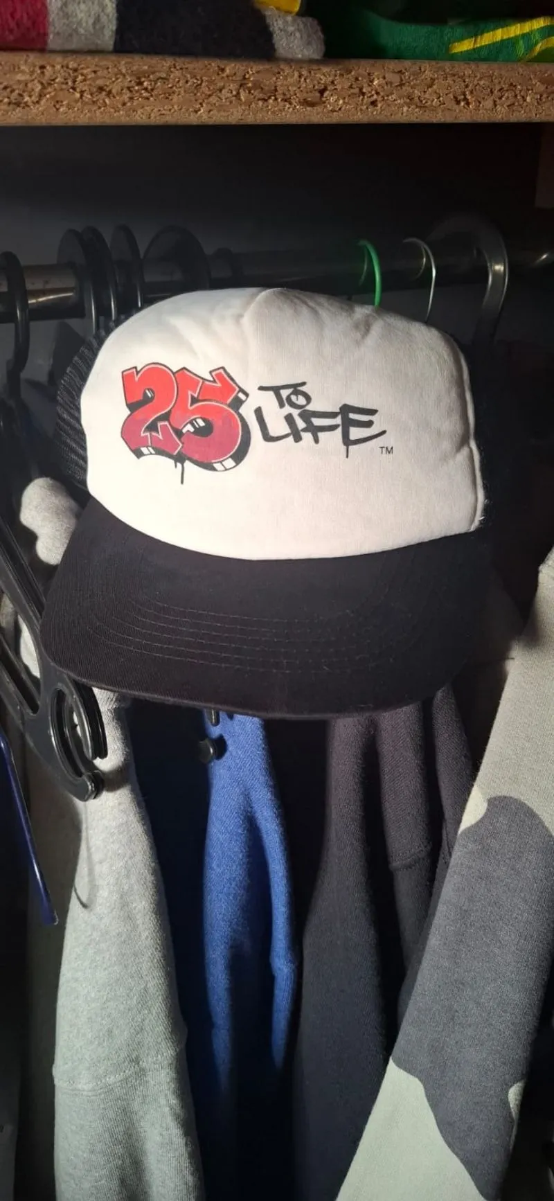 Trucker hat grafity photo 1