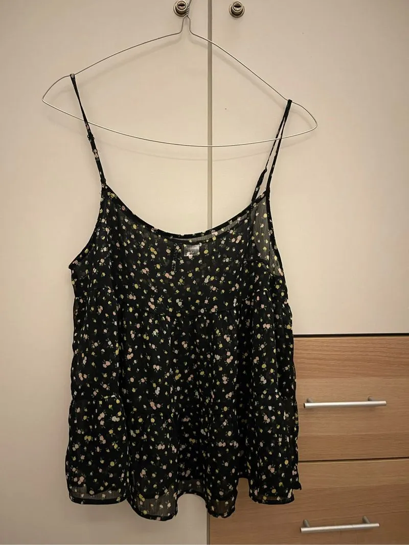 H&m top photo 1