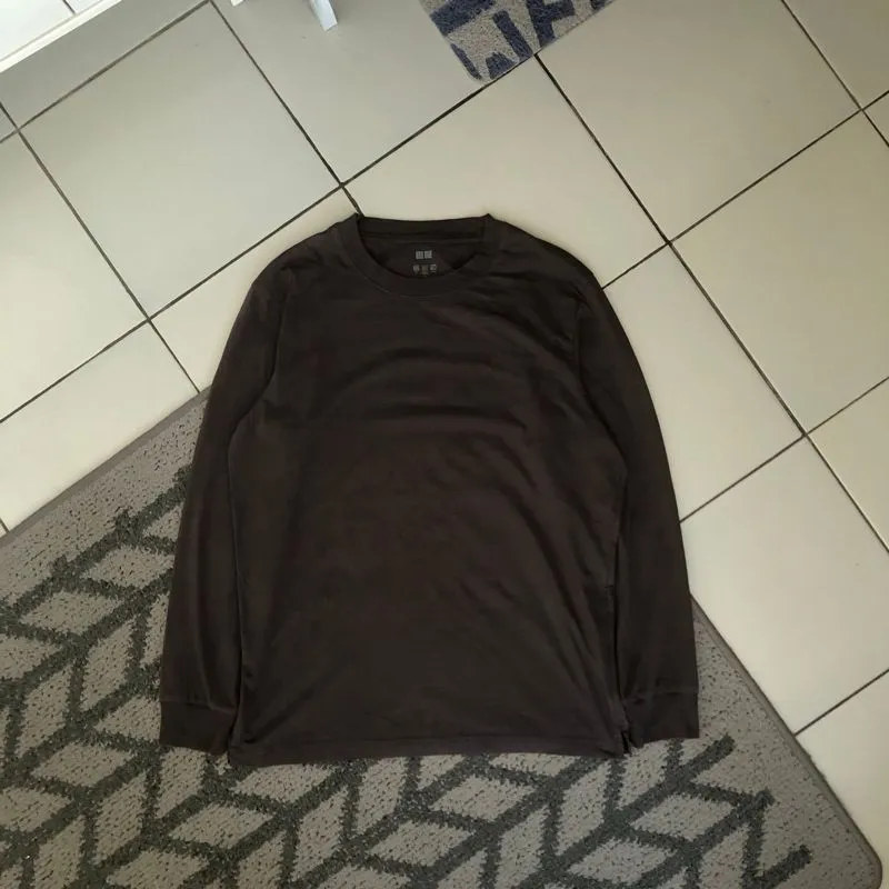 Uniqlo crewneck photo 1