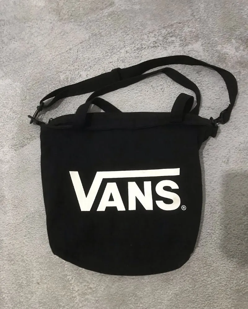 SLINGBAG AND TOTEBAG VANS