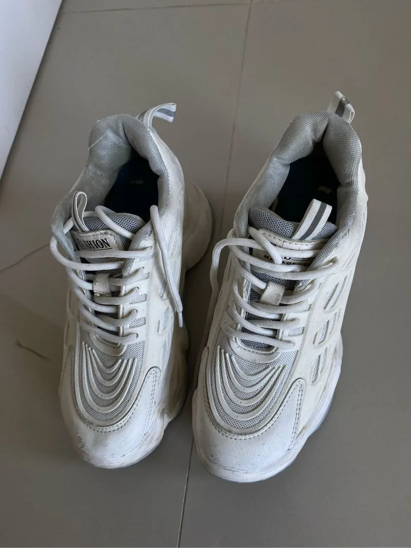 Sepatu Putih hak tinggi, size 37 photo 1