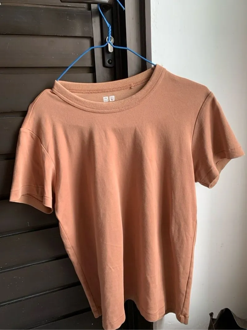 Uniqlo brown tee  photo 1