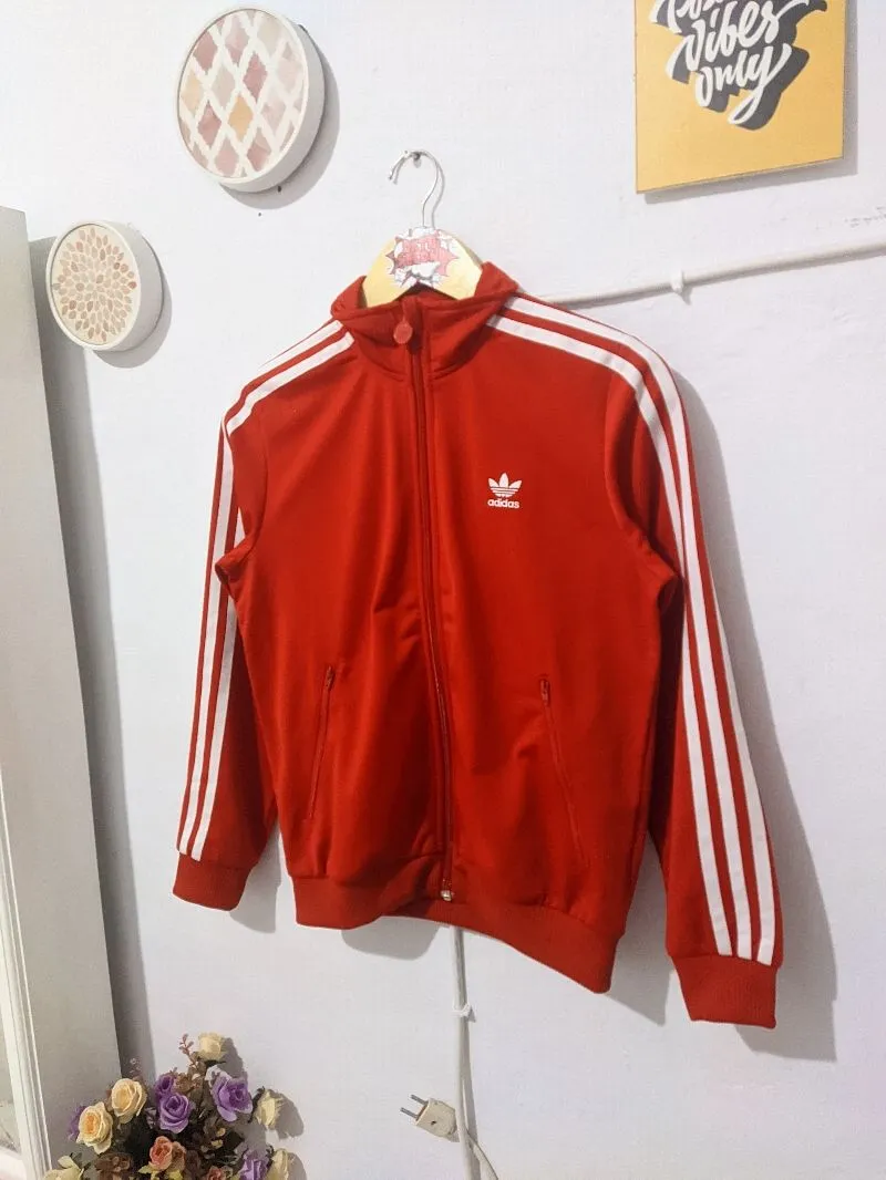 Adidas big logo photo 1
