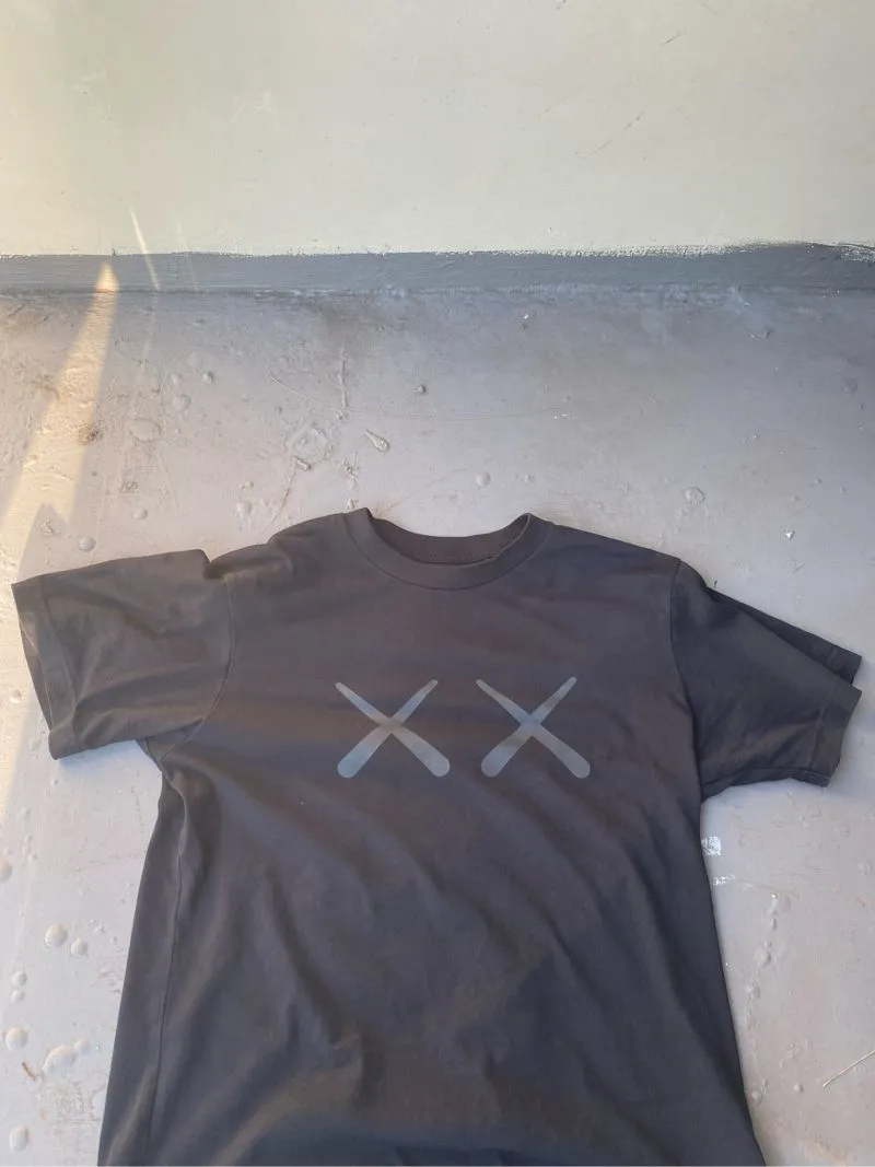 Kaws x uniqlo  photo 1