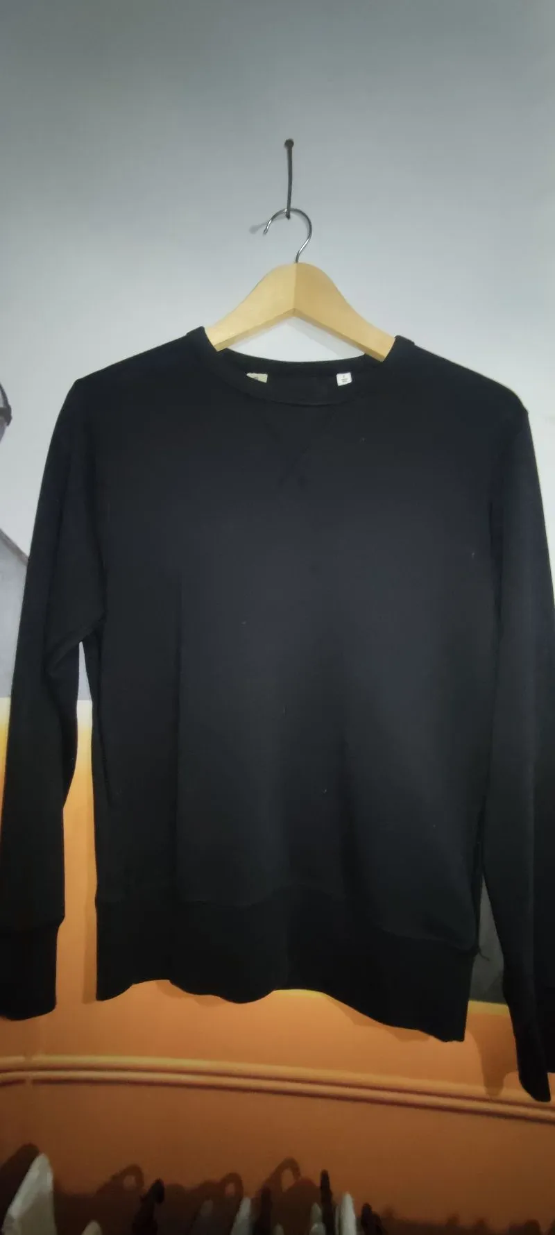 UNIQLO crewneck  photo 1