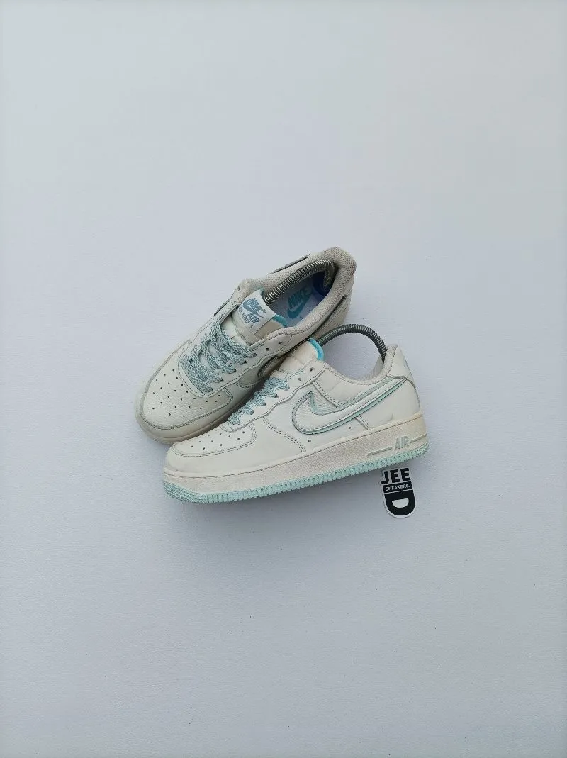 Nike Airforce 1 Low x Undefeated photo 1