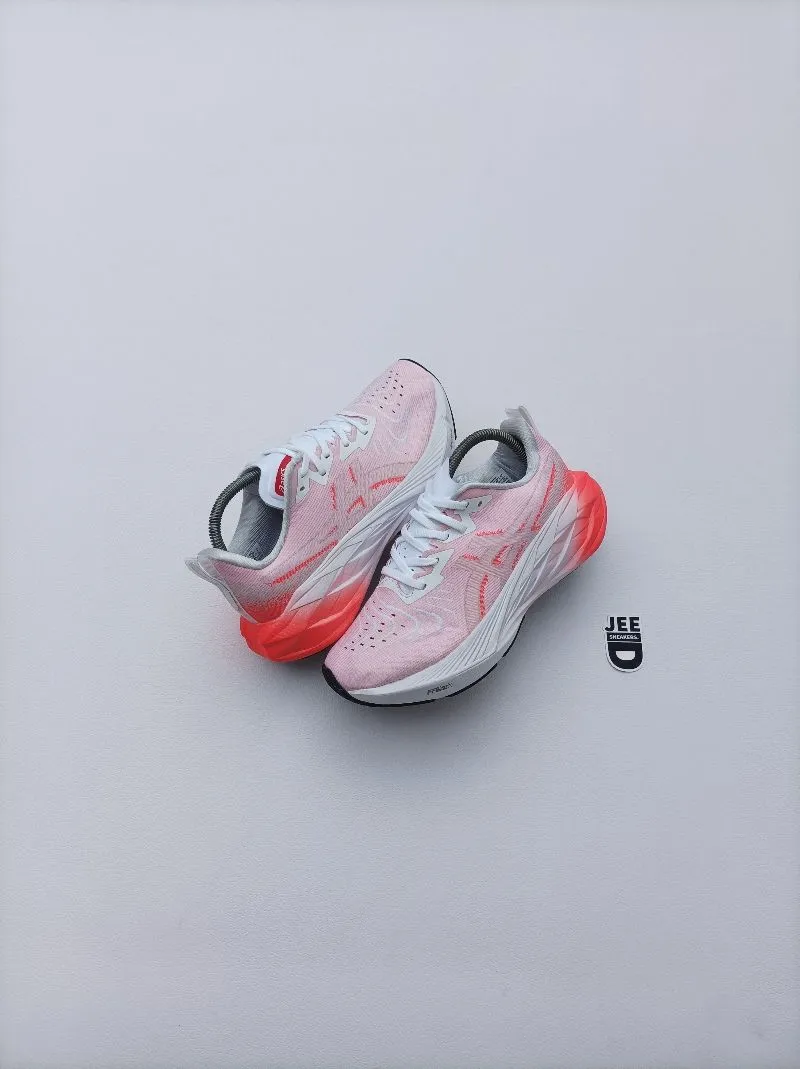 Asics Novablast 4 Sunrise photo 1