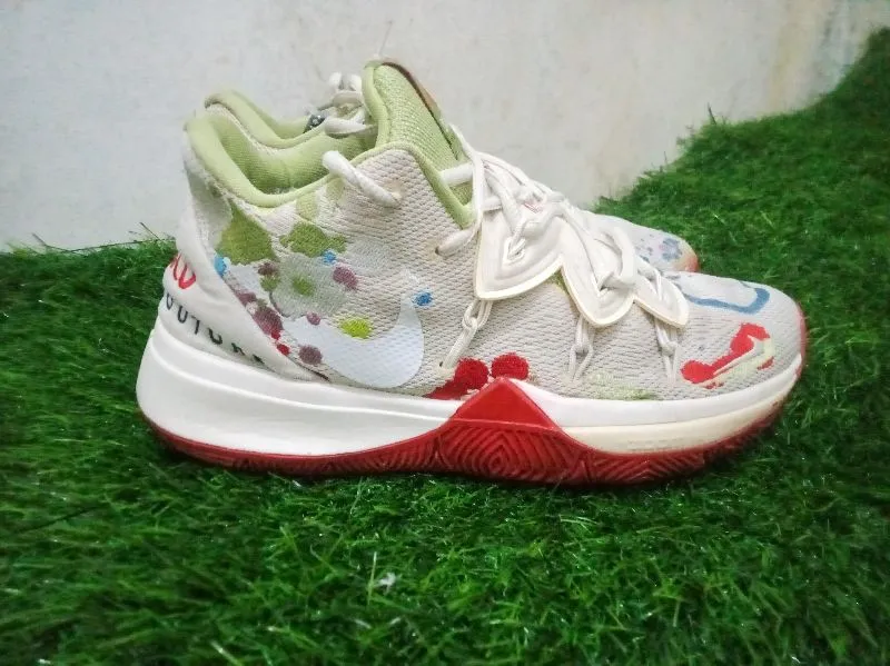 Nike Kyrie 5 x Bandulu photo 1