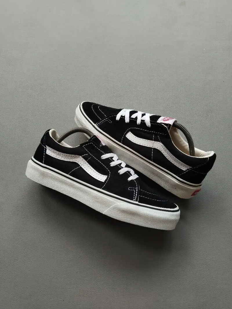 vans ak8 low photo 1