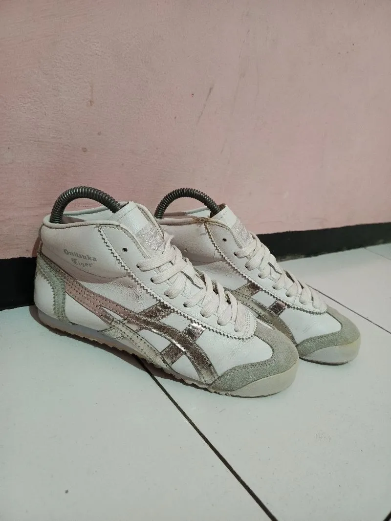 Onitsuka Tiger Midrun Tokyo white silver photo 1
