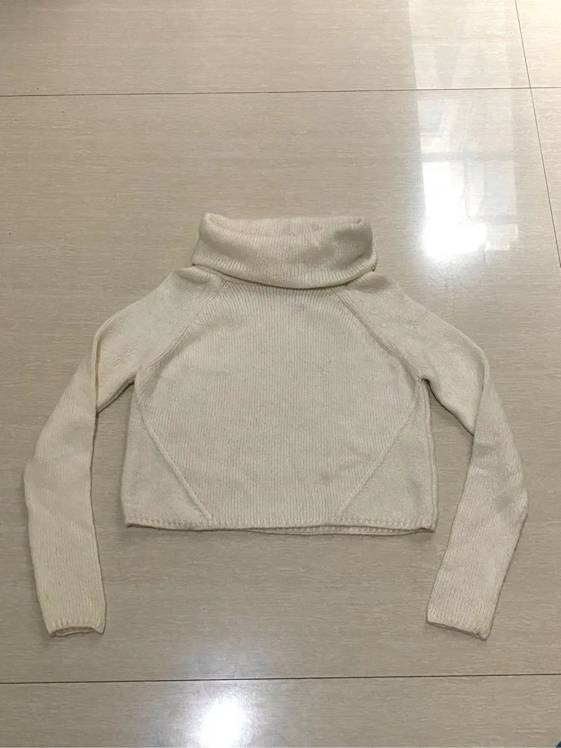 white turtleneck photo 1