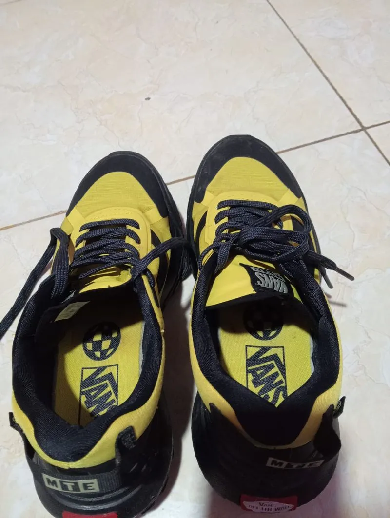 Sepatu Vans MTE Crosspath Shoes Yellow Second Preloved