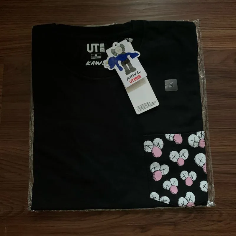 Kaos Uniqlo x Kaws BFF Pocket Black - Original | Rare Item photo 1