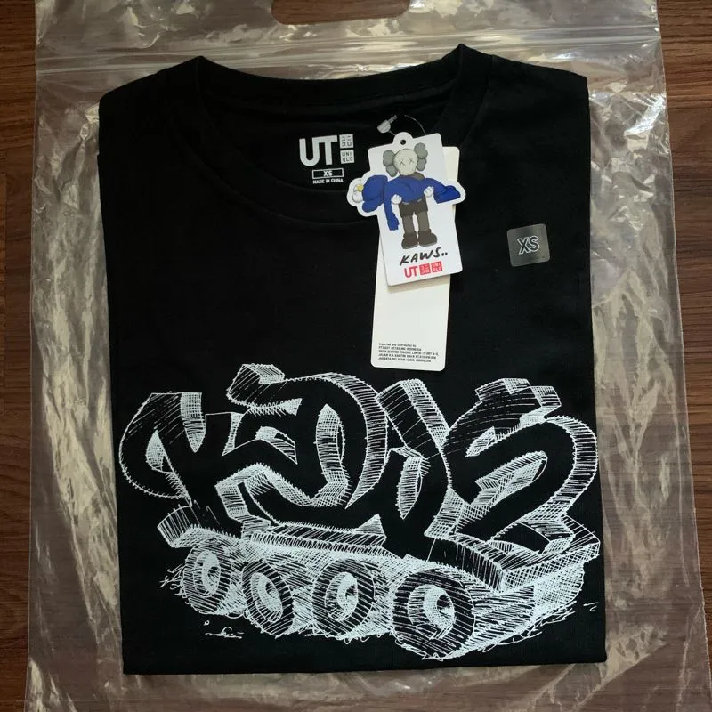 Kaos Uniqlo x Kaws Wordmark Black - Original | Rare Item photo 1