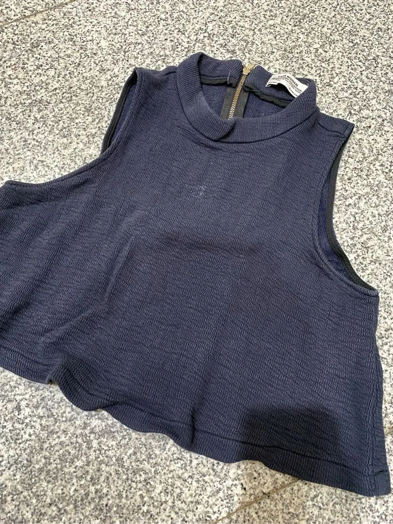 Crop top photo 1