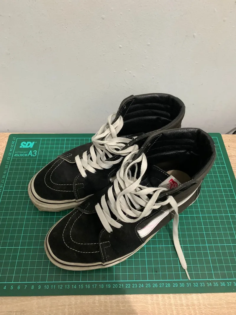 VANS Streetwear Casual Sneakers Pria white black photo 1