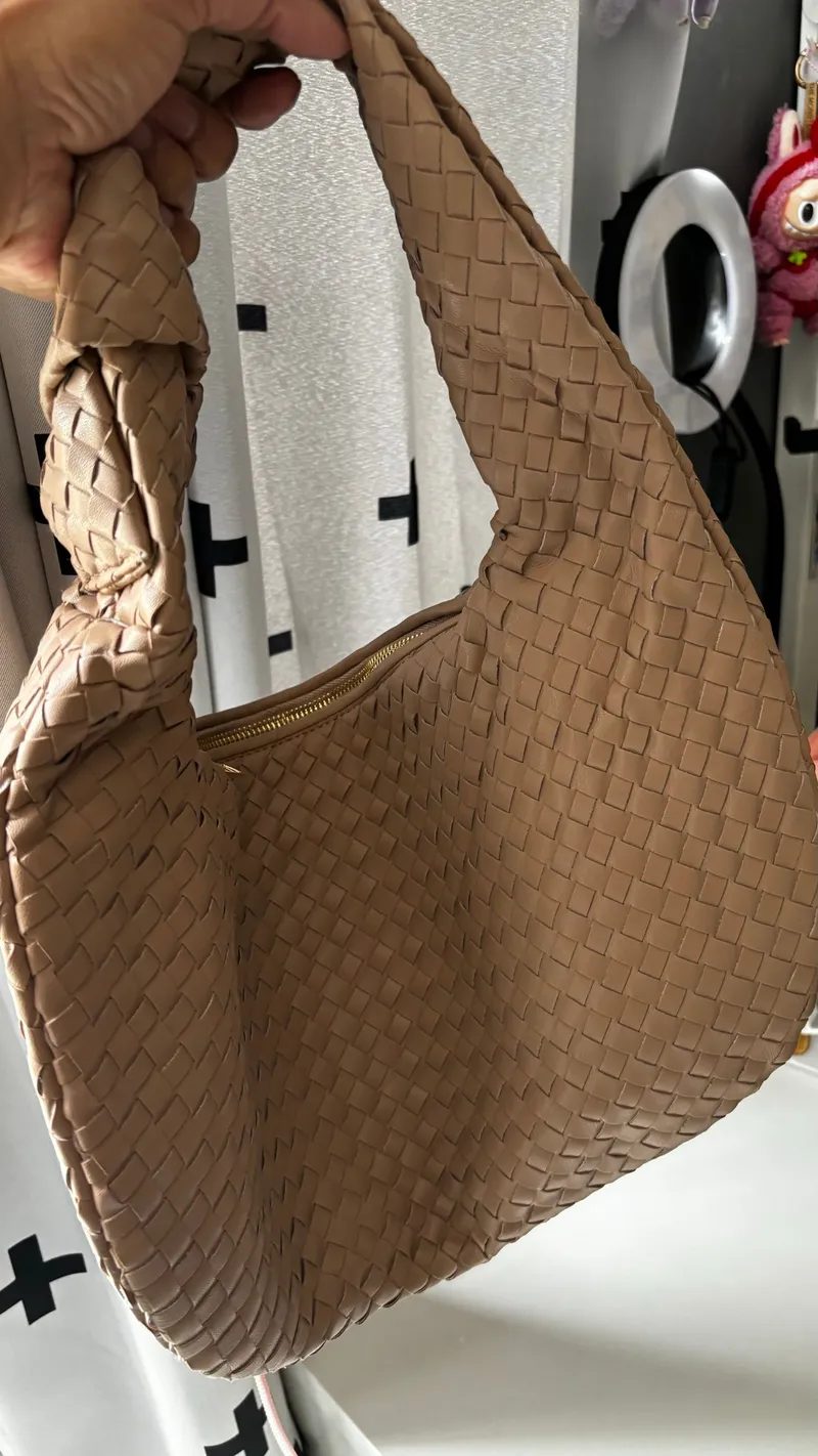 Bottega Veneta Vintage Shoulder bag Wanita tan photo 1