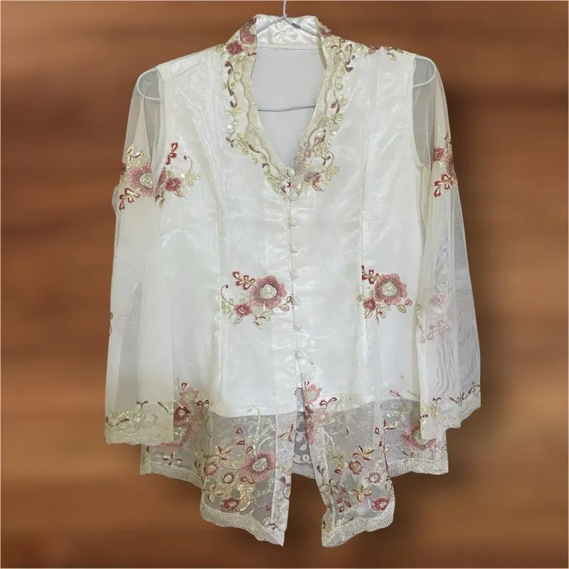 Kebaya putih dengan furing photo 1