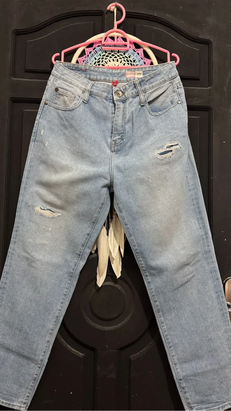 Ripped Jeans Logo photo 1