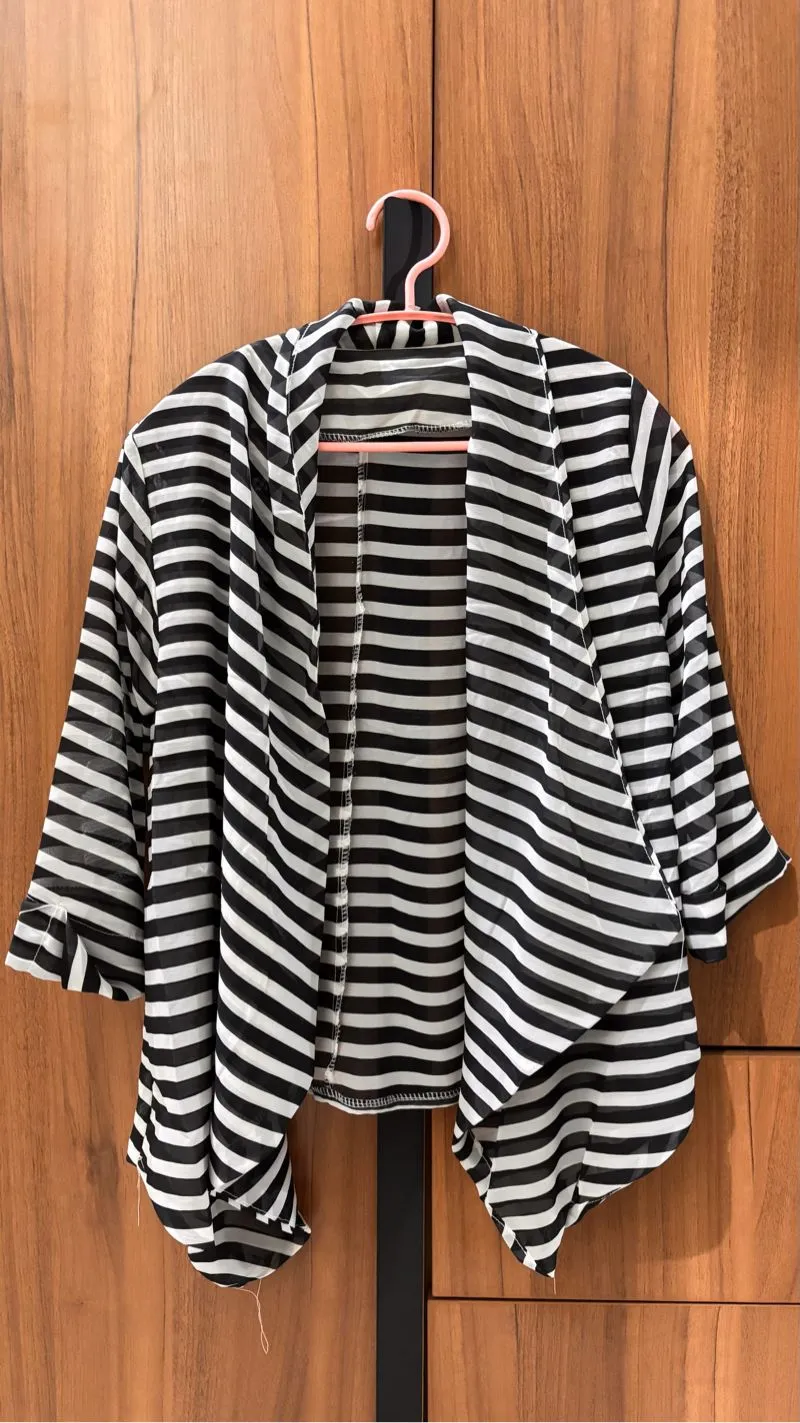 Outer salur hitam putih photo 1