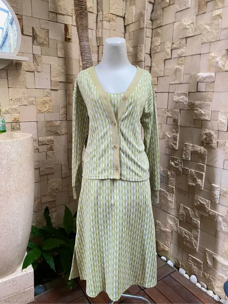 Green one set dress photo 1