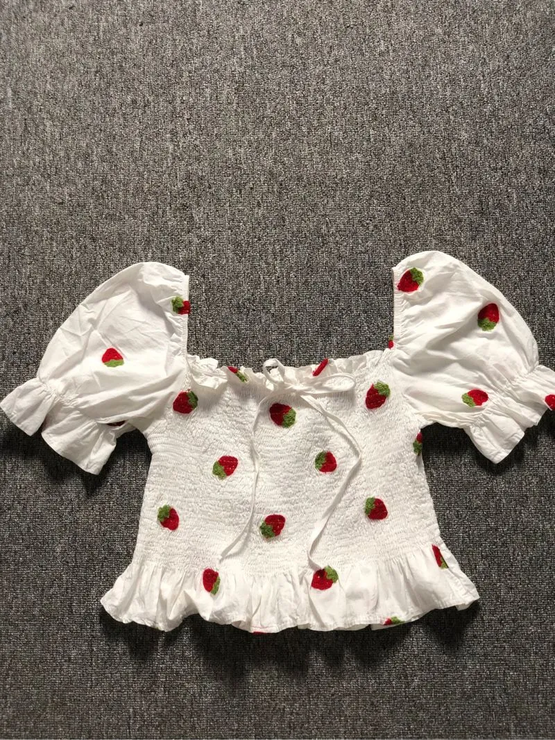 Crop top strawberry photo 1