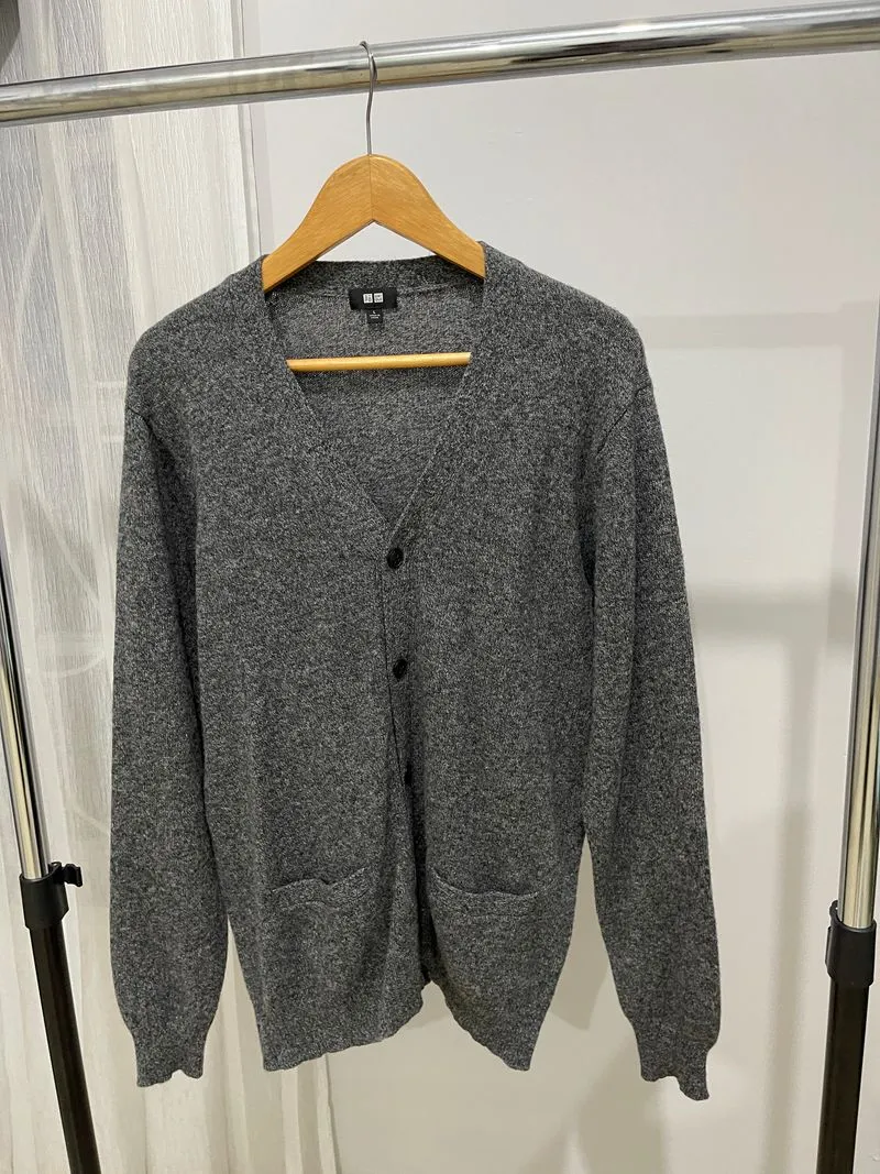 Cardigan uniqlo rajut wool abu gelap original 100% photo 1