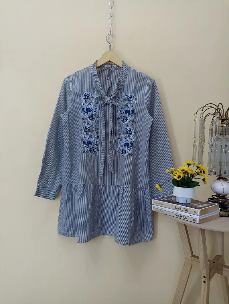 Vintage Luxury Shirt Wanita white blue photo 1