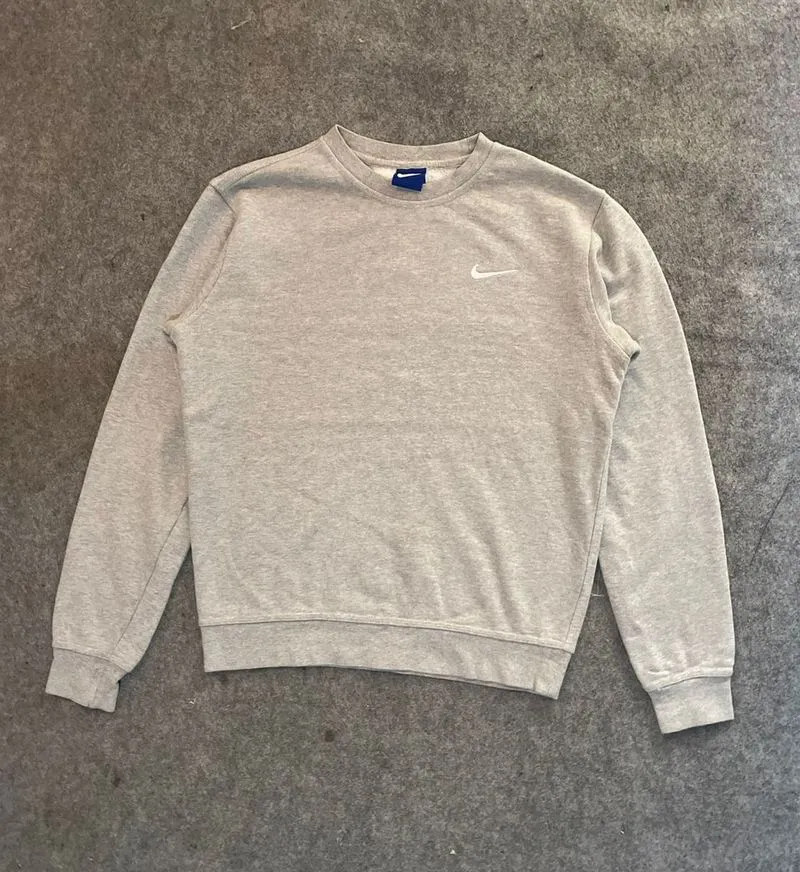 CREWNECK NIKE SMALL LOGO MADE IN PAKISTAN photo 1