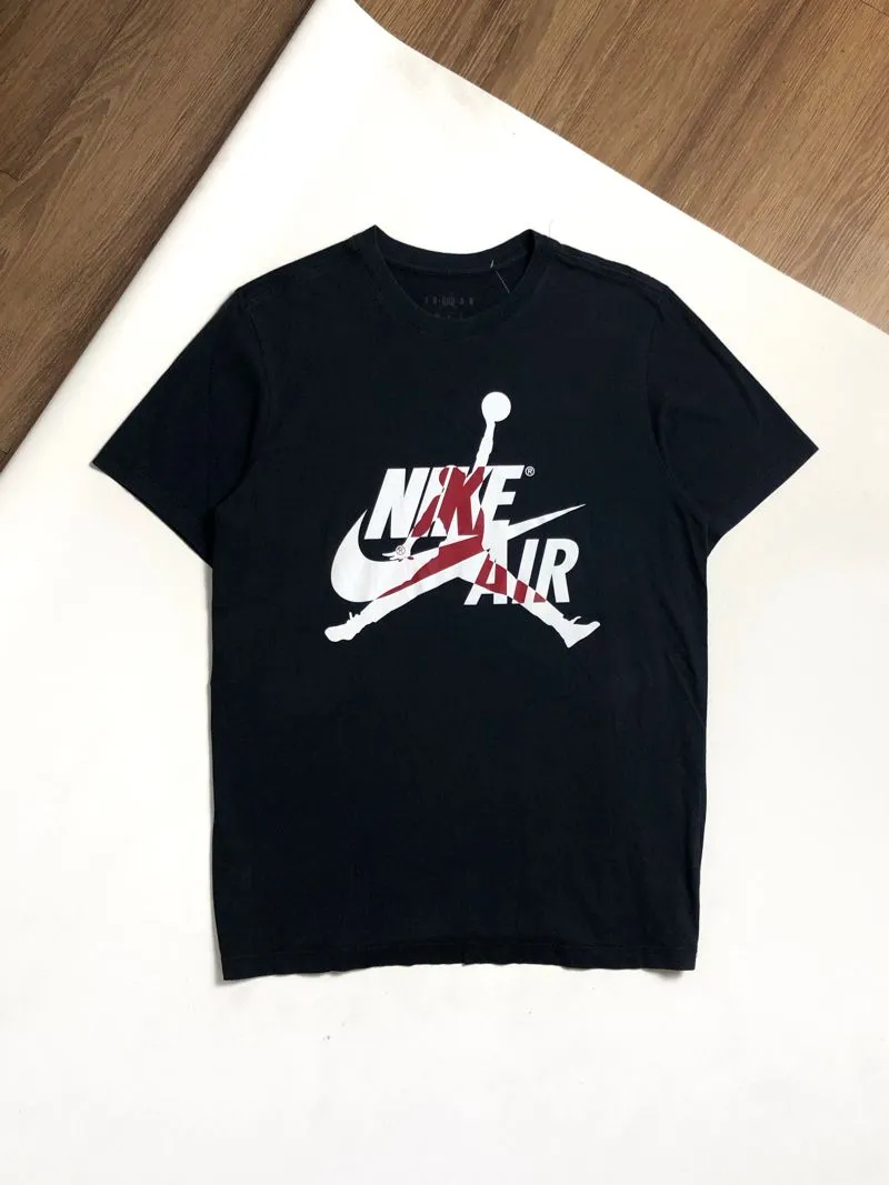 Nike Air Jordan tshirt 🇰🇭 Size M fit L Preloved