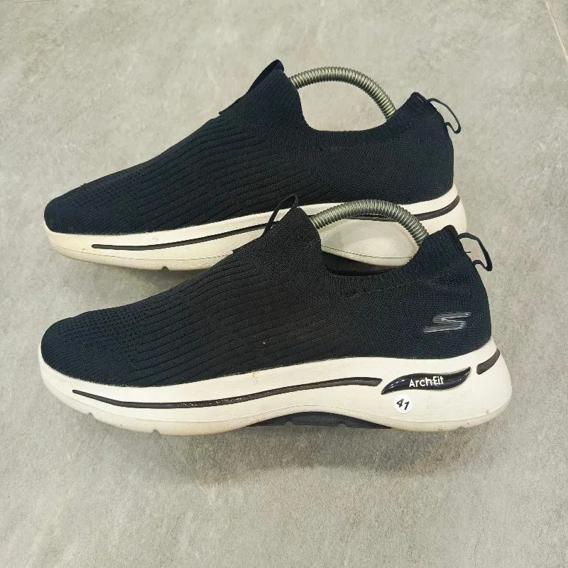 Skechers ArchFit Slip on photo 1