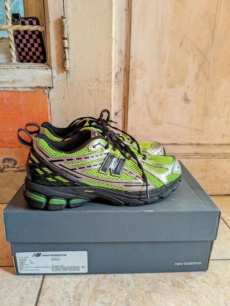 New balance 1906R volt black photo 1