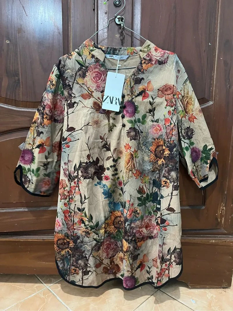 Zara Blouse Bunga photo 1