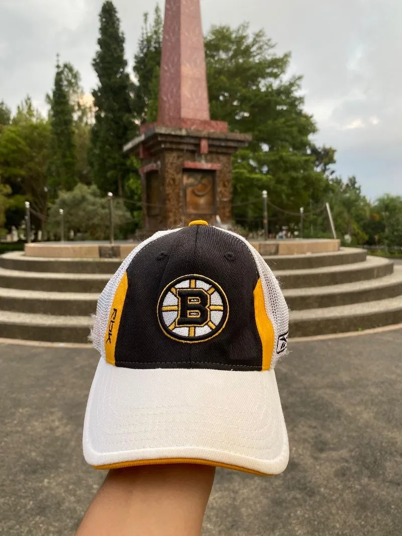 NHL Boston Bruins Reebok Pro Shape Curve Brim Meshback Cap photo 1