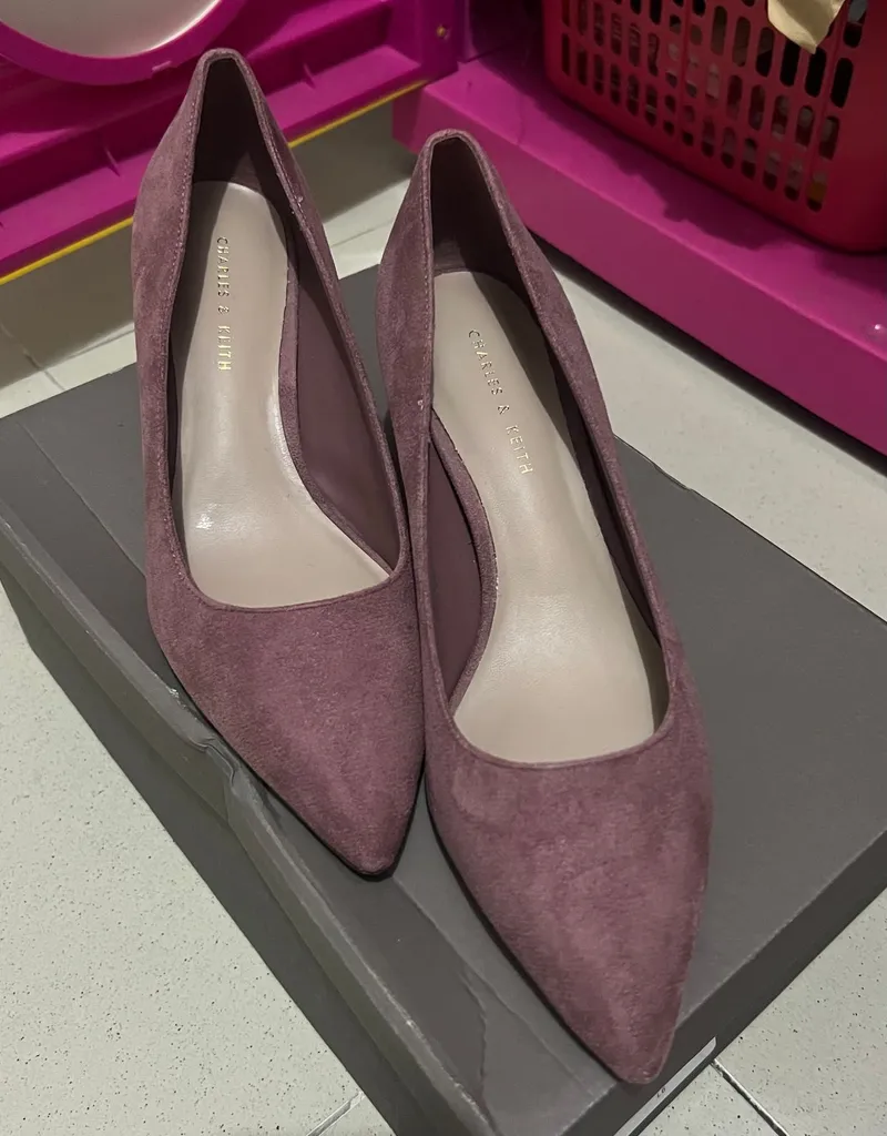 Charles and Keith Luxury Heels Wanita purple photo 1