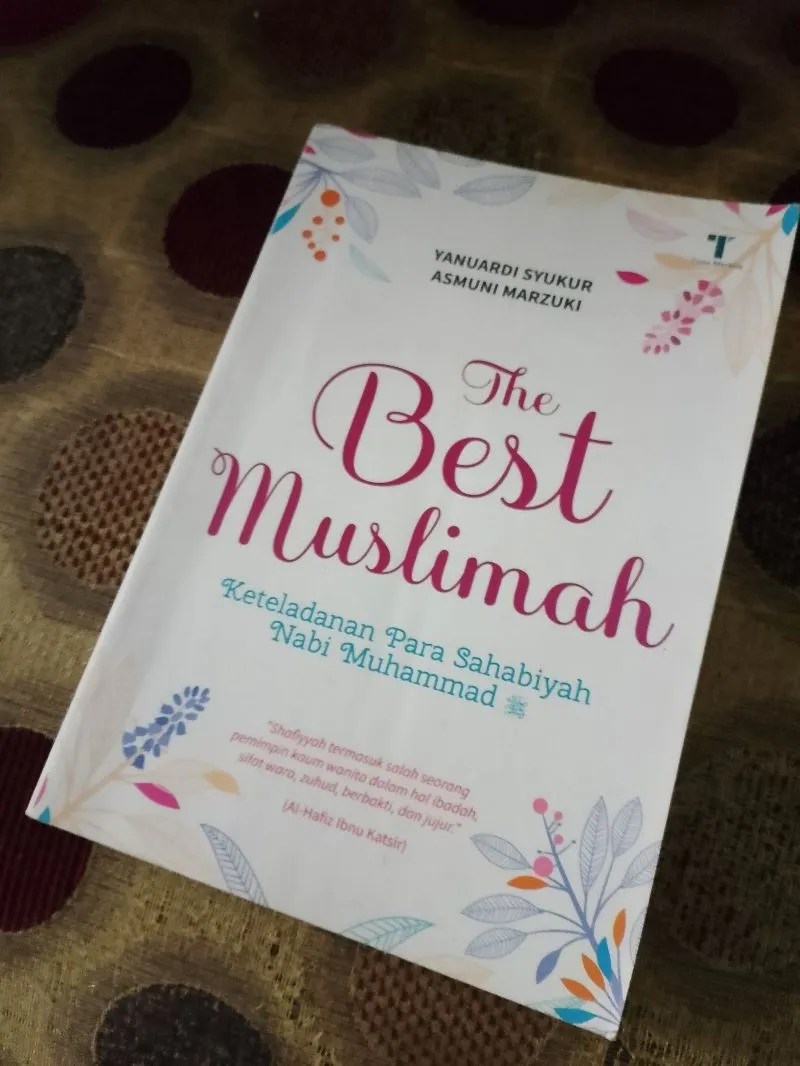 The Best Muslimah : Keteladanan Para Sahabiyah Nabi Muhammad photo 1