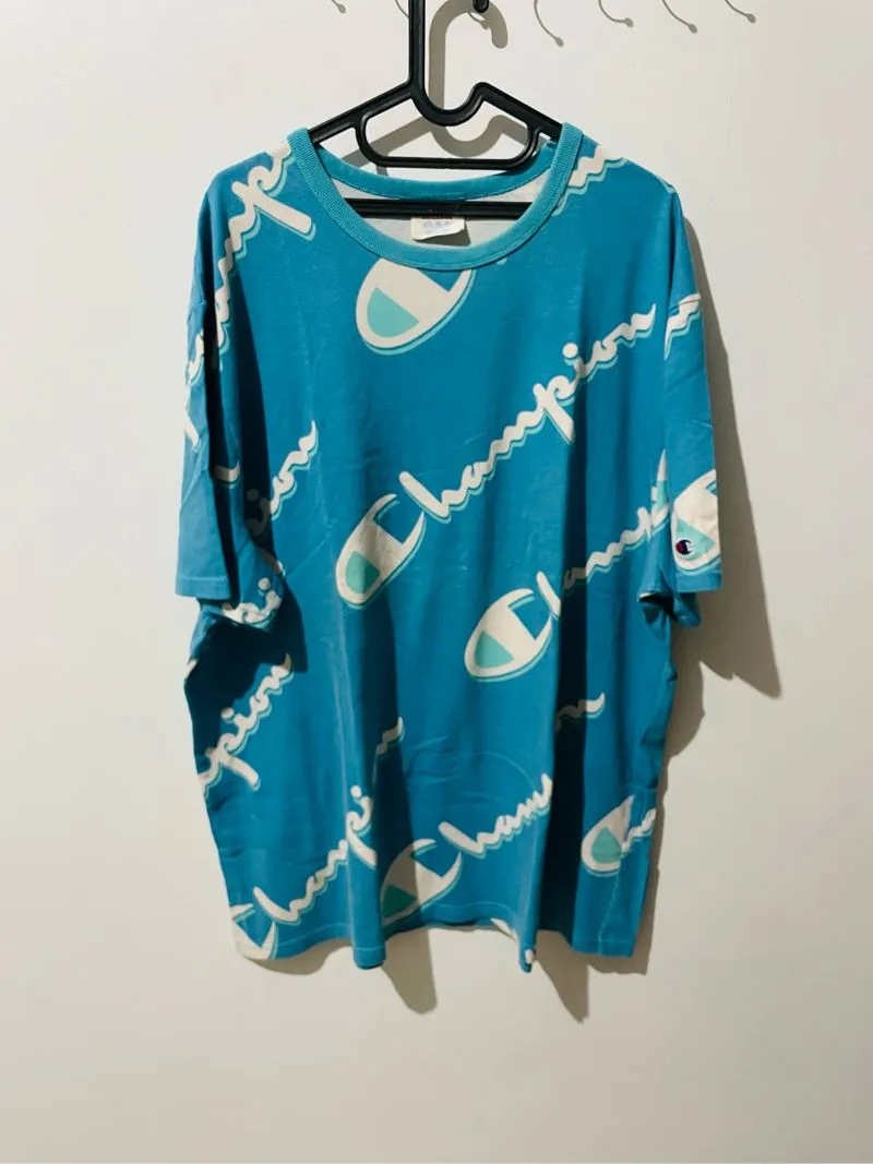 Champion Tshirt photo 1