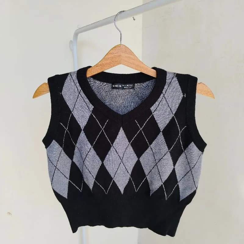 Shein Argyle Crop Vest photo 1