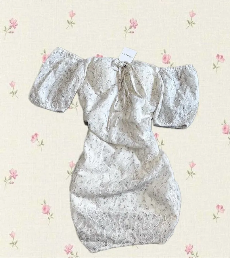 Dress Off-Shoulder Renda Putih  photo 1