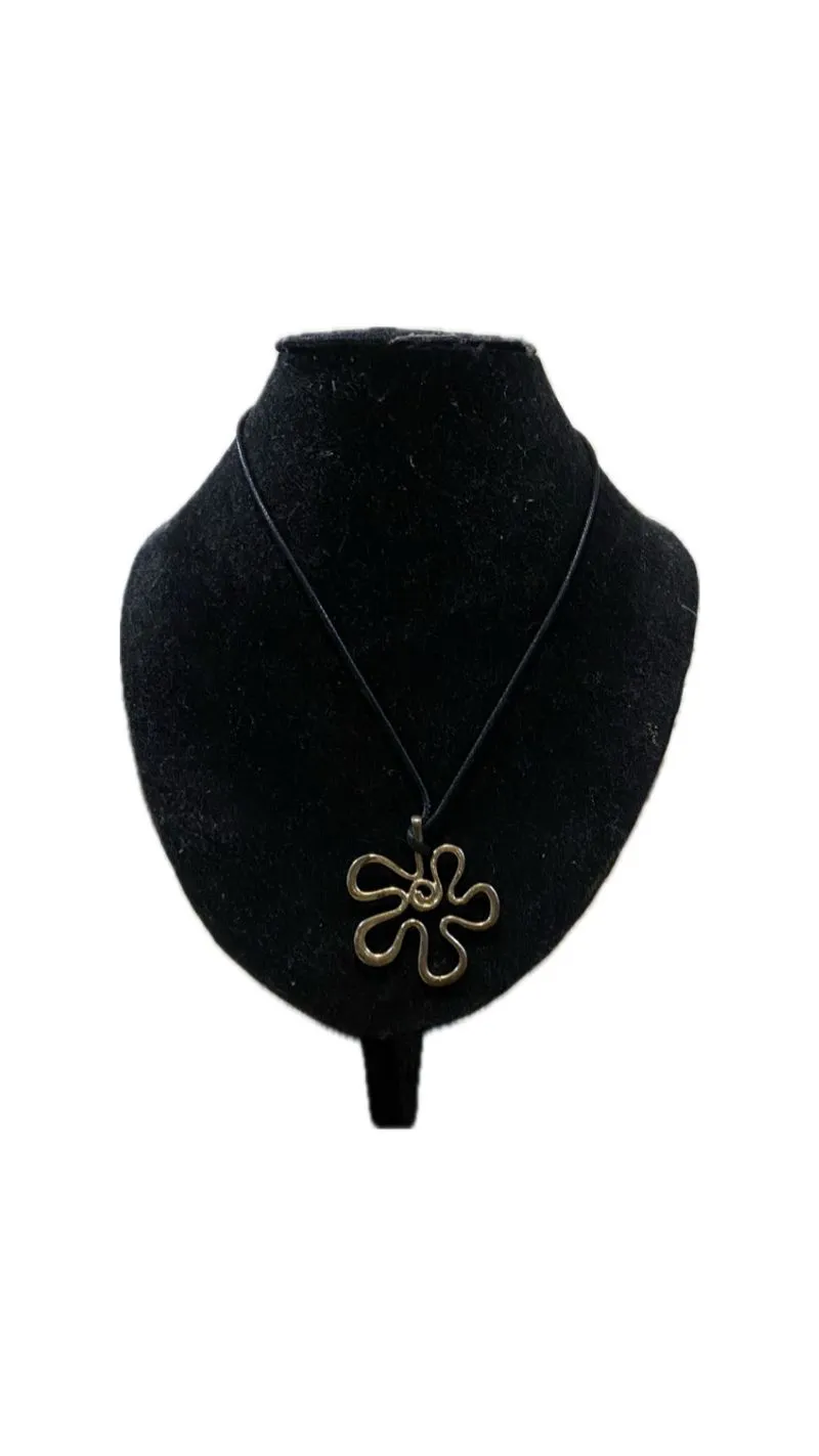 flower necklace photo 1