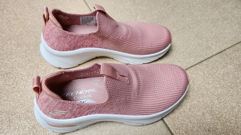 Skechers Casual Sneakers Wanita pink photo 1