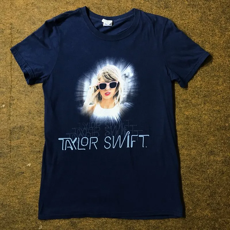 TAYLOR SWIFT THE 1989 WORLD TOUR photo 1