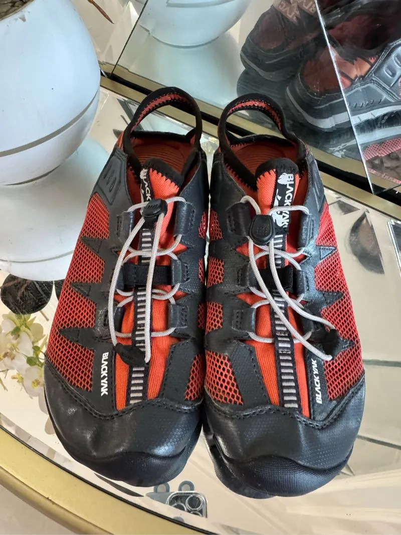 Blackyak sandal outdoor photo 1